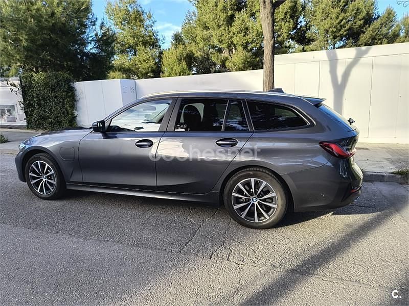Usado BMW 330e 292 CV (214 kW) 2021 Gris / plata Familiar