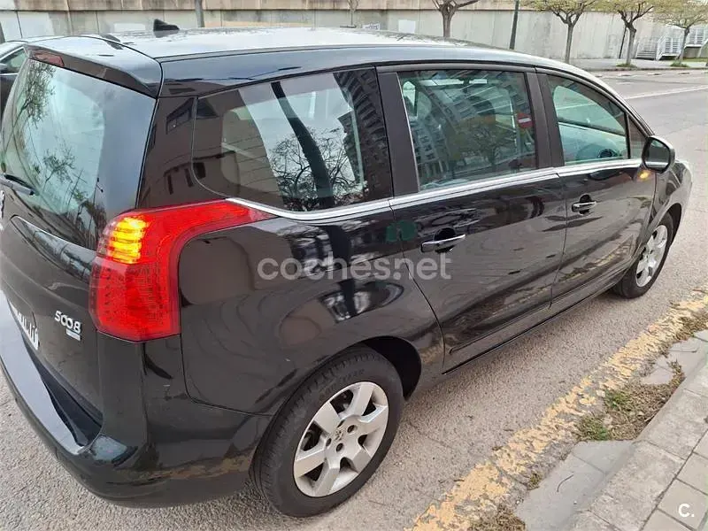 Begagnad Peugeot 5008 Active 112 HK (82 kW) 2012 Svart Minibuss