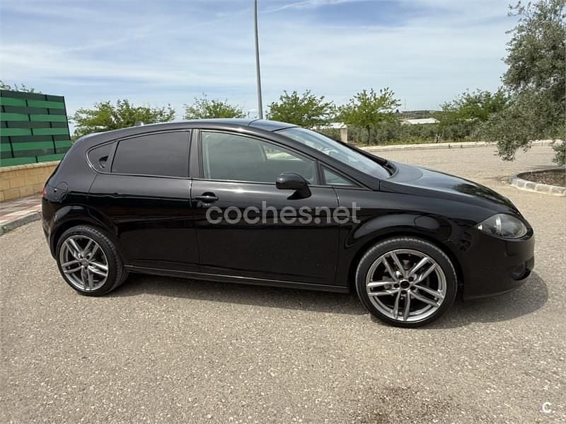Usado Seat Leon Sport 140 CV (102 kW) 2008 Negro Utilitario