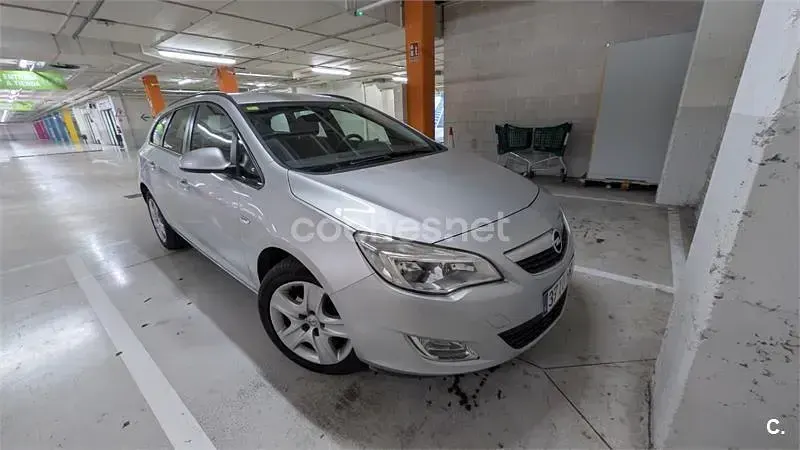 Usado Opel Astra Business 130 CV (95 kW) 2013 Blanco Familiar