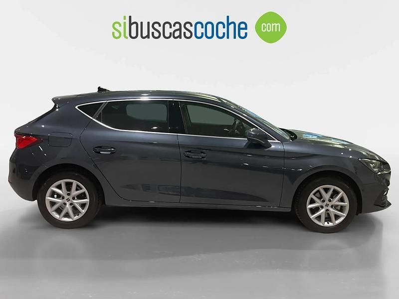 Usado Seat Leon Style 116 CV (85 kW) 2025 Gris/plata