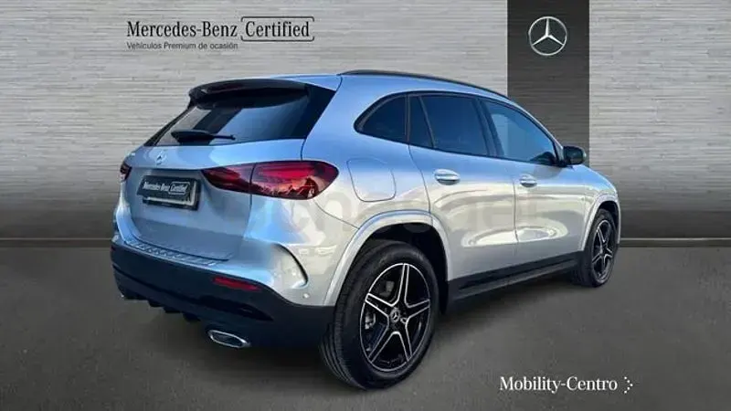Usado Mercedes GLA250 218 CV (160 kW) 2025 Gris / plata SUV