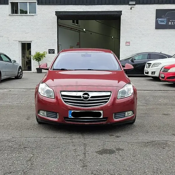 Usado Opel Insignia Edition 160 CV (117 kW) 2010 Granate Berlina