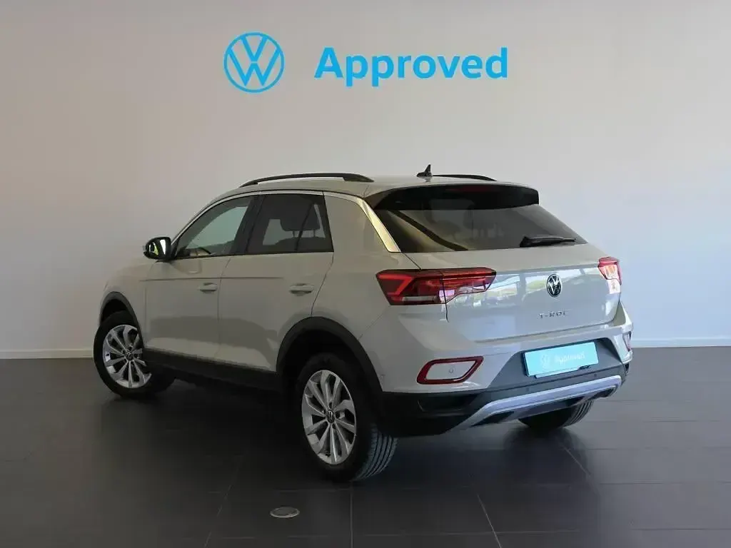 Usado VW T-Roc Life 115 CV (84 kW) 2024 Gris SUV