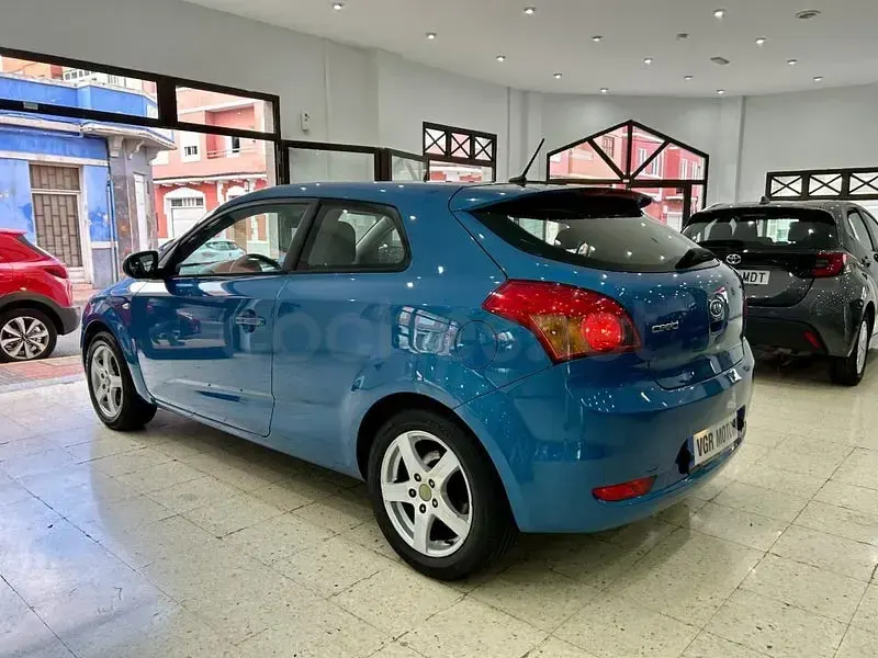 Usado Kia ProCeed 90 CV (66 kW) 2012 Azul Utilitario