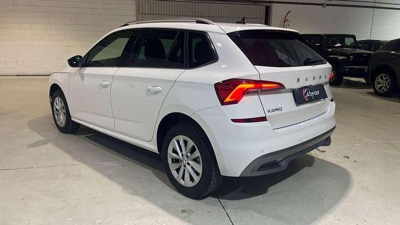 Usado Skoda Kamiq Ambition 110 CV (80 kW) 2023 Blanco SUV