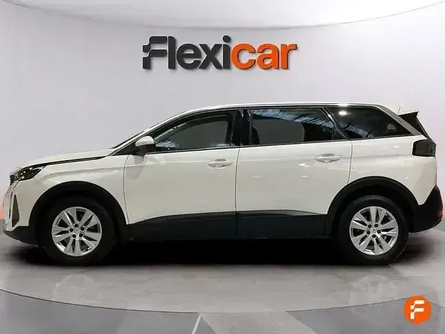 Usado Peugeot 5008 Allure 130 CV (95 kW) 2021 Blanco SUV