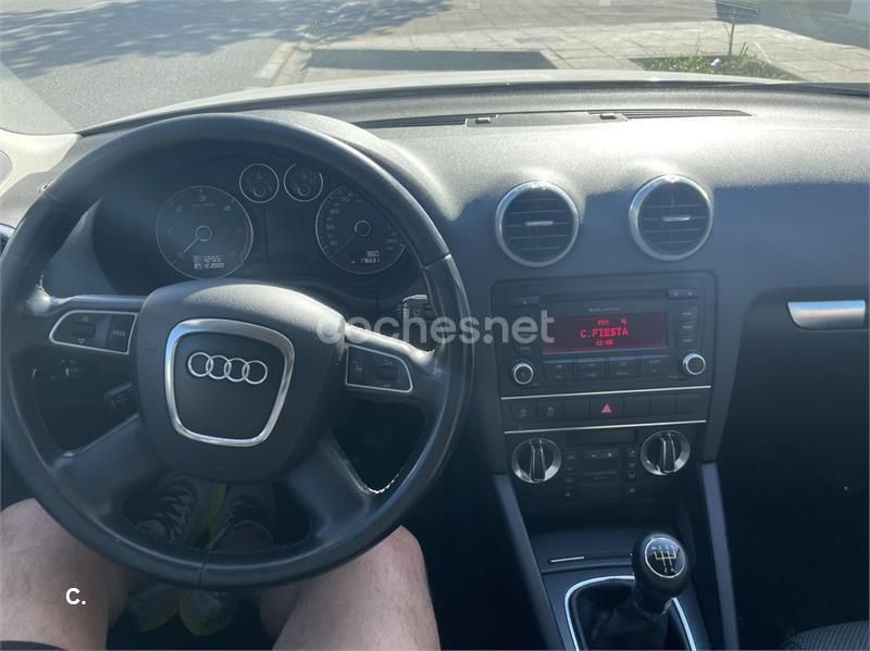 Usado Audi A3 Attraction 105 CV (77 kW) 2010 Blanco Berlina