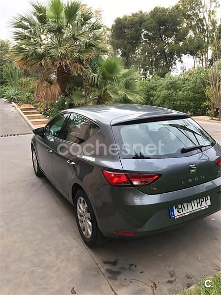 Usado Seat Leon Style 105 CV (77 kW) 2013 Gris / plata Berlina