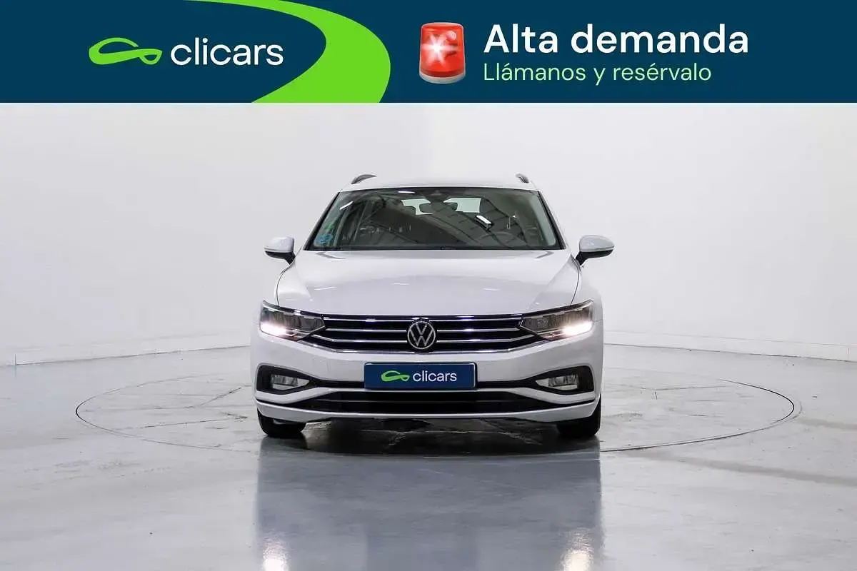 Usado VW Passat Business 122 CV (89 kW) 2022 Blanco Familiar