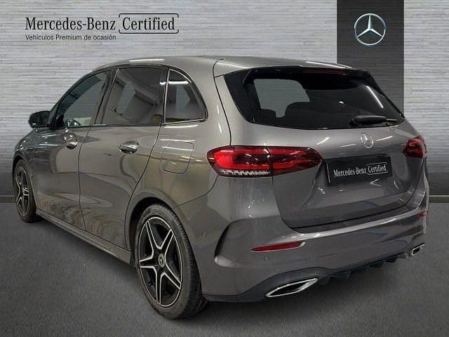 Usado Mercedes B180 116 CV (85 kW) 2022 Gris montaña Monovolumen