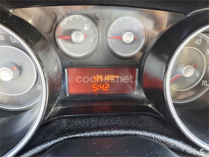 Usado Fiat Punto Young 69 CV (50 kW) 2016 Negro Utilitario