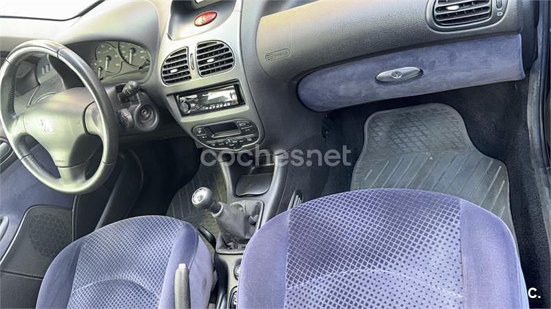 Usado Peugeot 206 70 CV (51 kW) 2005 Negro Berlina