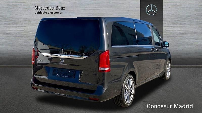Usado Mercedes V300 Avantgarde 239 CV (175 kW) 2024 Gris Monovolumen