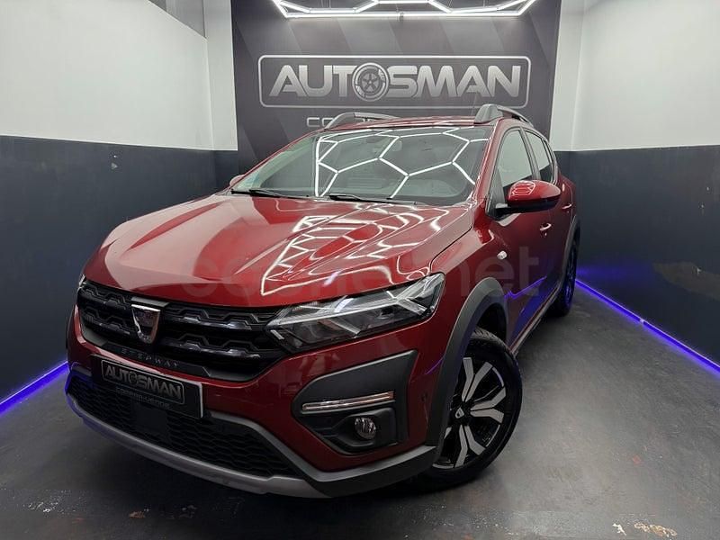 Usado Dacia Sandero Expression 101 CV (74 kW) 2022 Granate Berlina