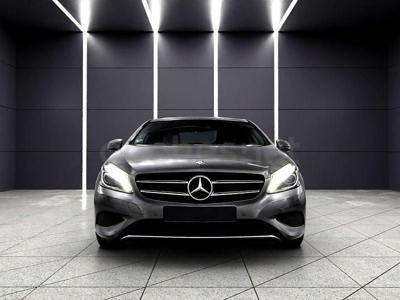 Usado Mercedes A200 Urban 156 CV (114 kW) 2014 Gris / plata Berlina