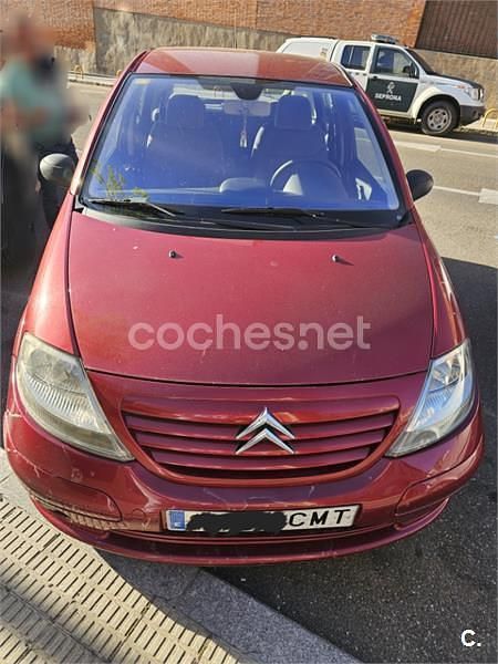 Usado Citroën C3 Exclusive 70 CV (51 kW) 2003 Rojo Berlina