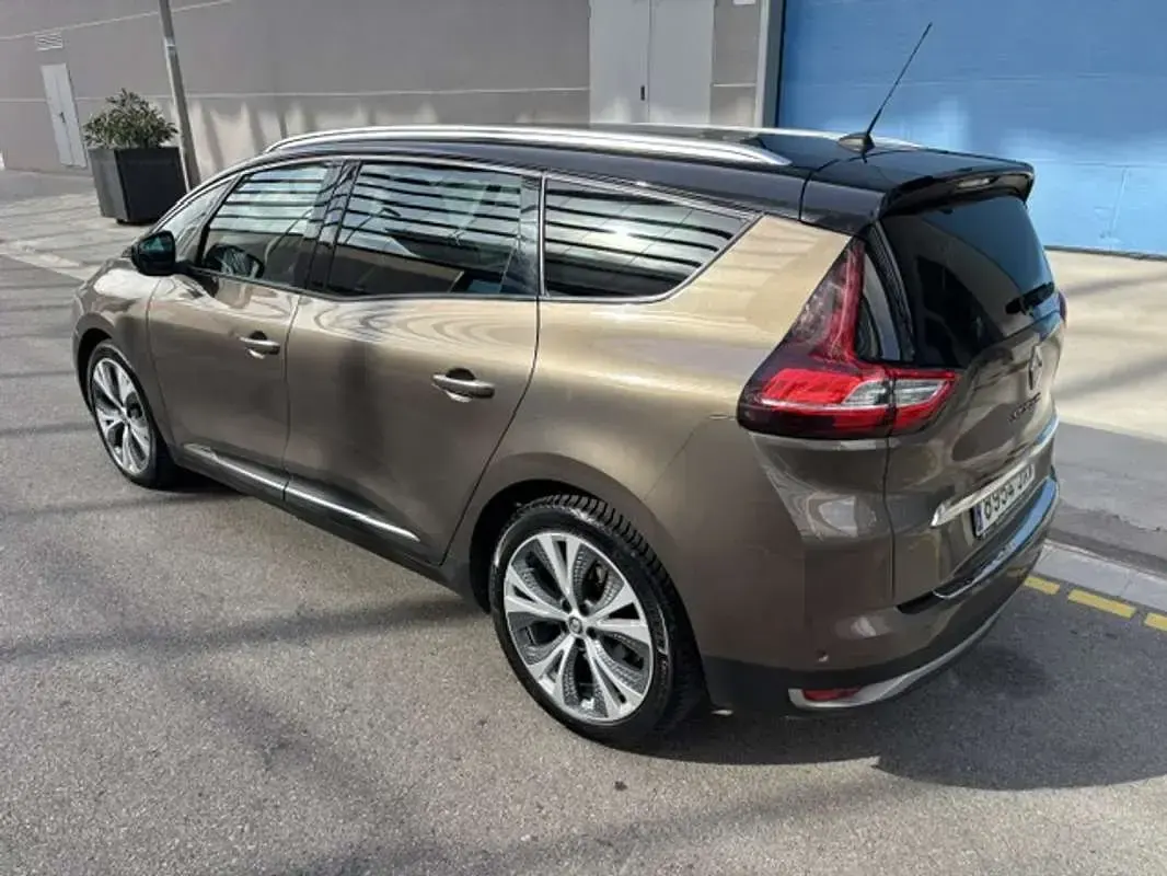 Usado Renault Grand Scénic IV LIMITED 131 CV (96 kW) 2017 Marrón Monovolumen