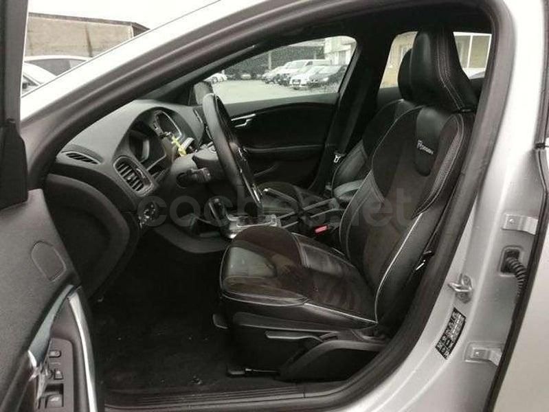 Usado Volvo V40 R-Design 150 CV (110 kW) 2014 Plateado Utilitario