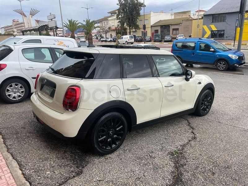Usado Mini ONE 102 CV (75 kW) 2019 Beige Utilitario