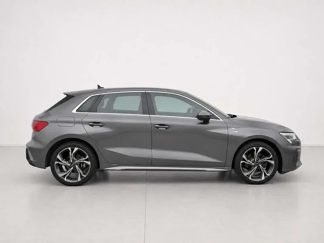 Usado Audi A3 Sportback e-tron S-Line 204 CV (150 kW) 2025 Gris Utilitario