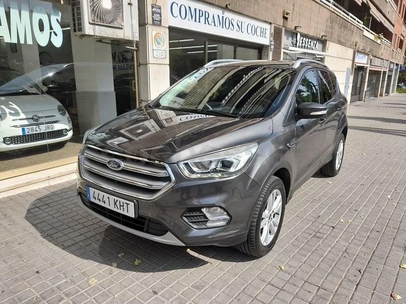 Usado Ford Kuga Titanium 120 CV (88 kW) 2018 Gris / plata SUV