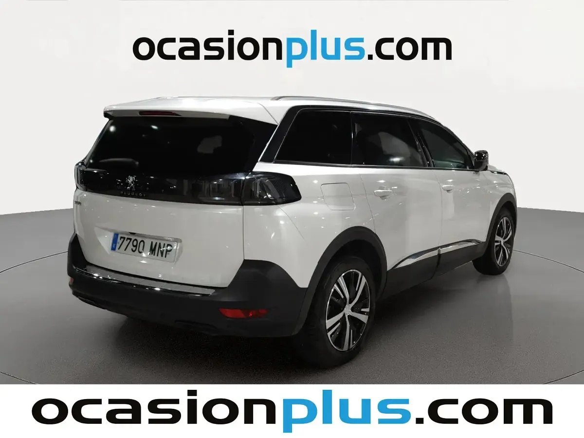 Usado Peugeot 5008 Allure 136 CV (100 kW) 2024 Blanco SUV