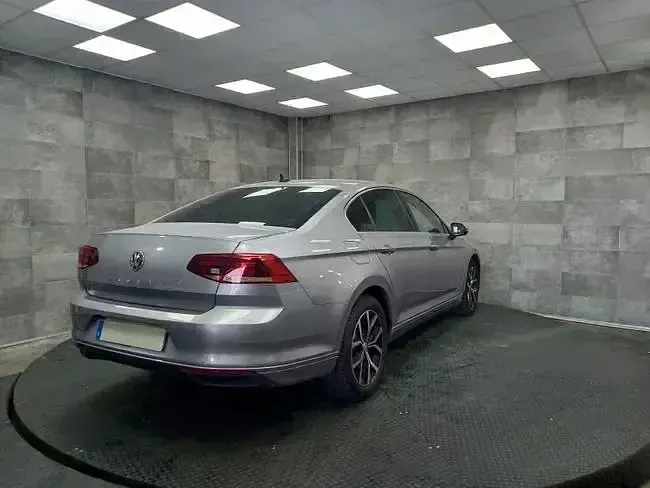 Usado VW Passat Executive 150 CV (110 kW) 2020 Gris Berlina
