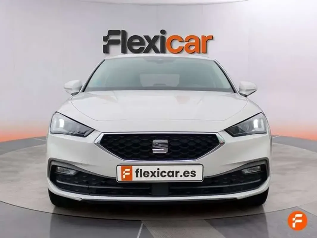 Usado Seat Leon Style 150 CV (110 kW) 2025 Blanco Berlina