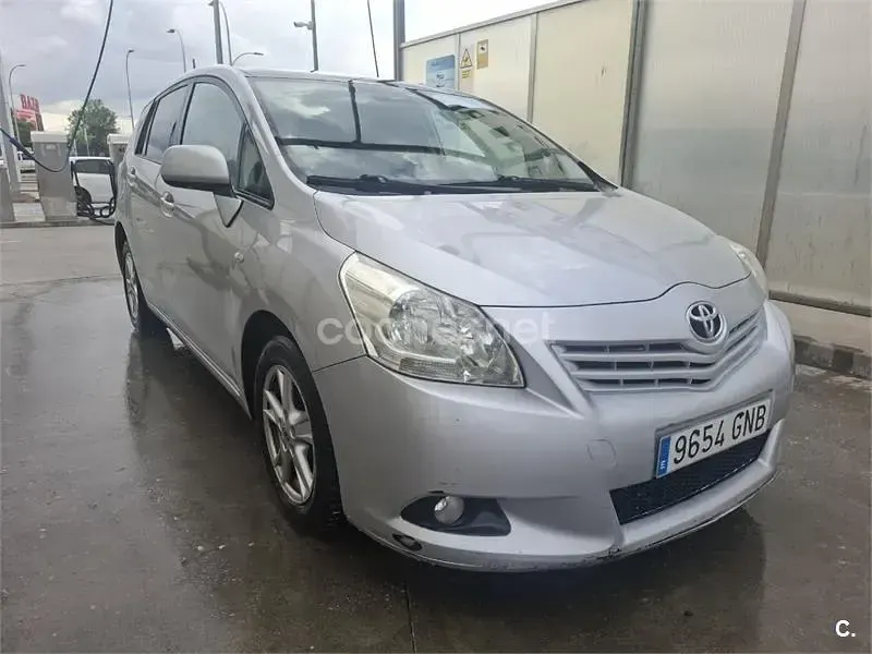 Usado Toyota Verso Live 126 CV (92 kW) 2009 Gris / plata Monovolumen