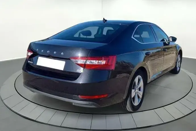 Usado Skoda Superb Ambition 220 CV (161 kW) 2021 Negro Berlina