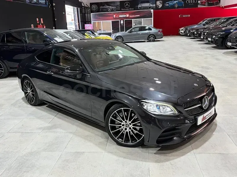 Usado Mercedes C300 258 CV (189 kW) 2019 Gris / plata Coupe