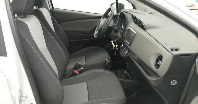 Usado Toyota Yaris Hybrid Active 100 CV (73 kW) 2020