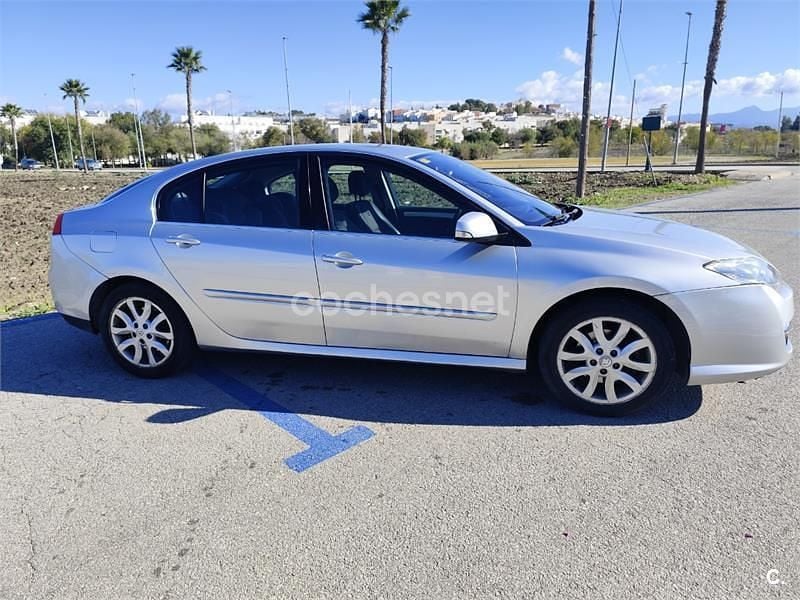 Usado Renault Laguna III Dynamique 150 CV (110 kW) 2007 Gris / plata Berlina