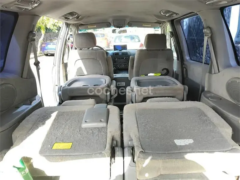 Usado Kia Carnival LX 144 CV (105 kW) 2005 Gris / plata Monovolumen
