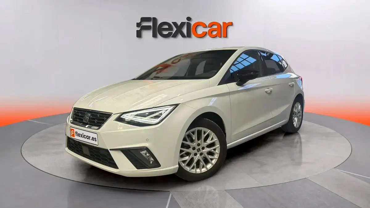 Usado Seat Ibiza FR 110 CV (80 kW) 2023 Blanco Utilitario