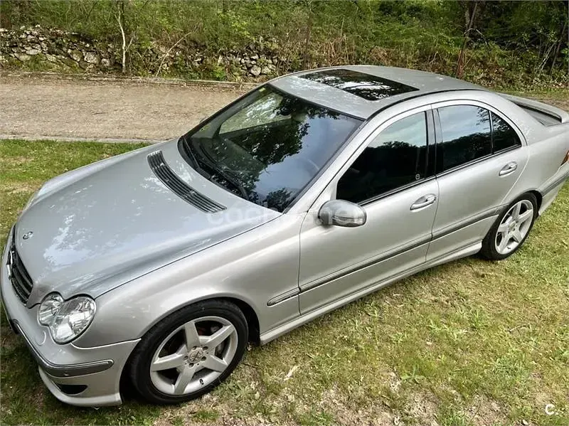 Usado Mercedes C320 Elegance 224 CV (164 kW) 2005 Gris / plata Berlina