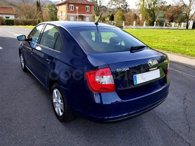 Usado Skoda Rapid Style 125 CV (91 kW) 2018 Azul Utilitario