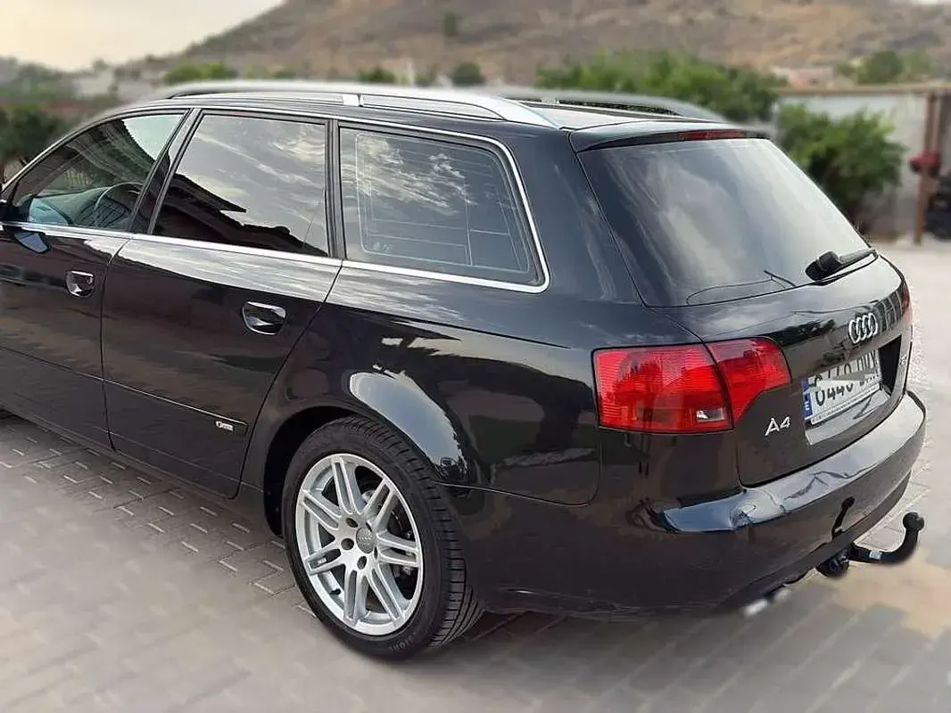 Usado Audi A4 140 CV (102 kW) 2005 Negro Familiar