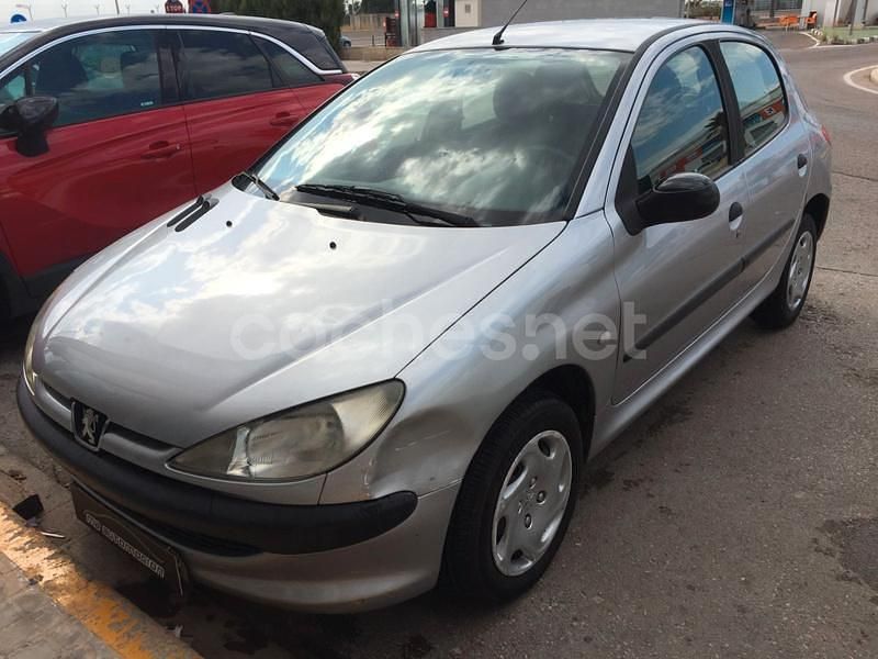 Usado Peugeot 206 70 CV (51 kW) 2001 Gris / plata Berlina