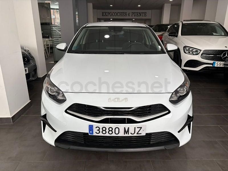 Usado Kia Ceed 136 CV (100 kW) 2023 Blanco Utilitario