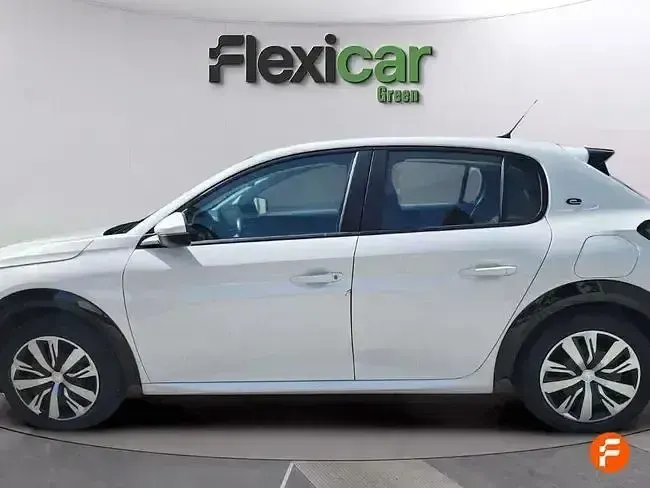 Usado Peugeot e-208 Active 100 kW (136 CV) 2022 Blanco Utilitario