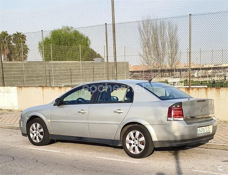 Usado Opel Vectra Design Edition 120 CV (88 kW) 2005 Beige Berlina