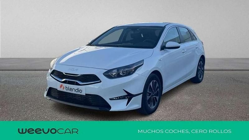 Blanco Usado 2025 Kia Ceed Utilitario | 20.991 € (Un poco caro) - Imagen 1/4