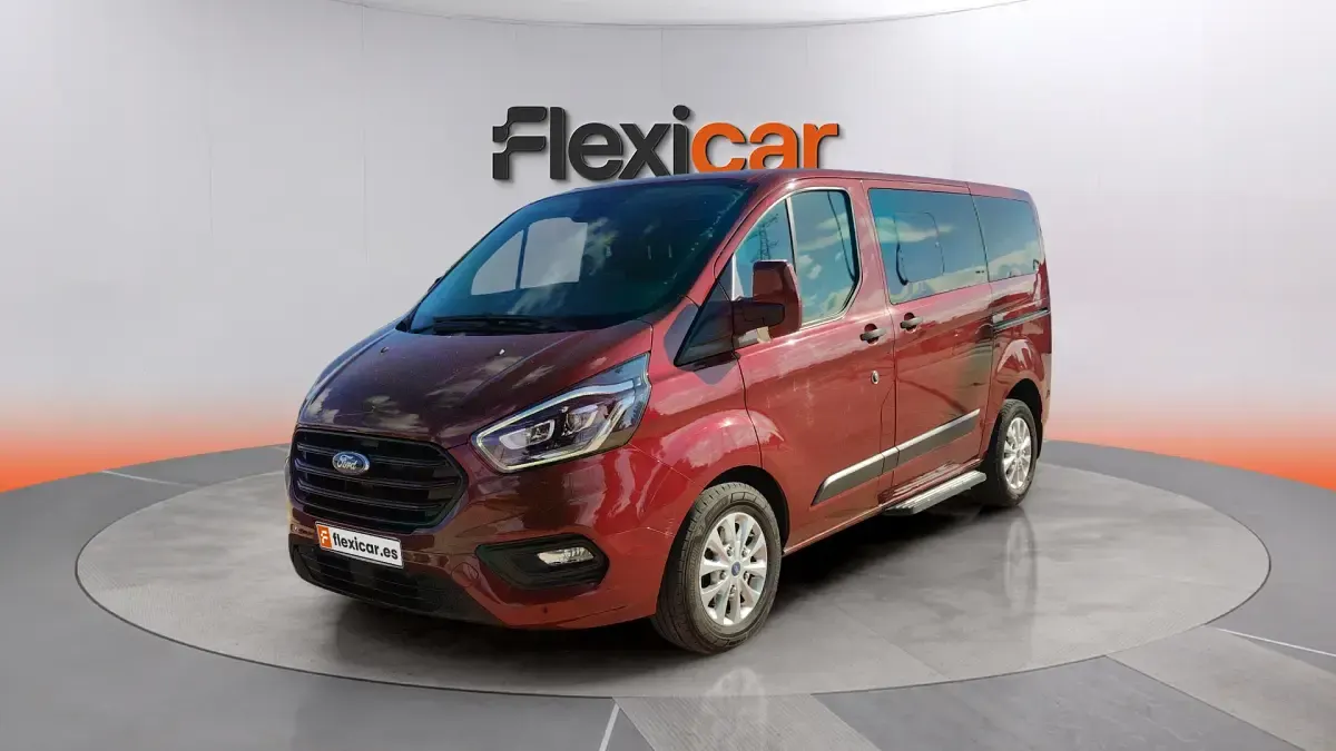 Usado Ford Tourneo Titanium 131 CV (96 kW) 2020 Rojo Monovolumen