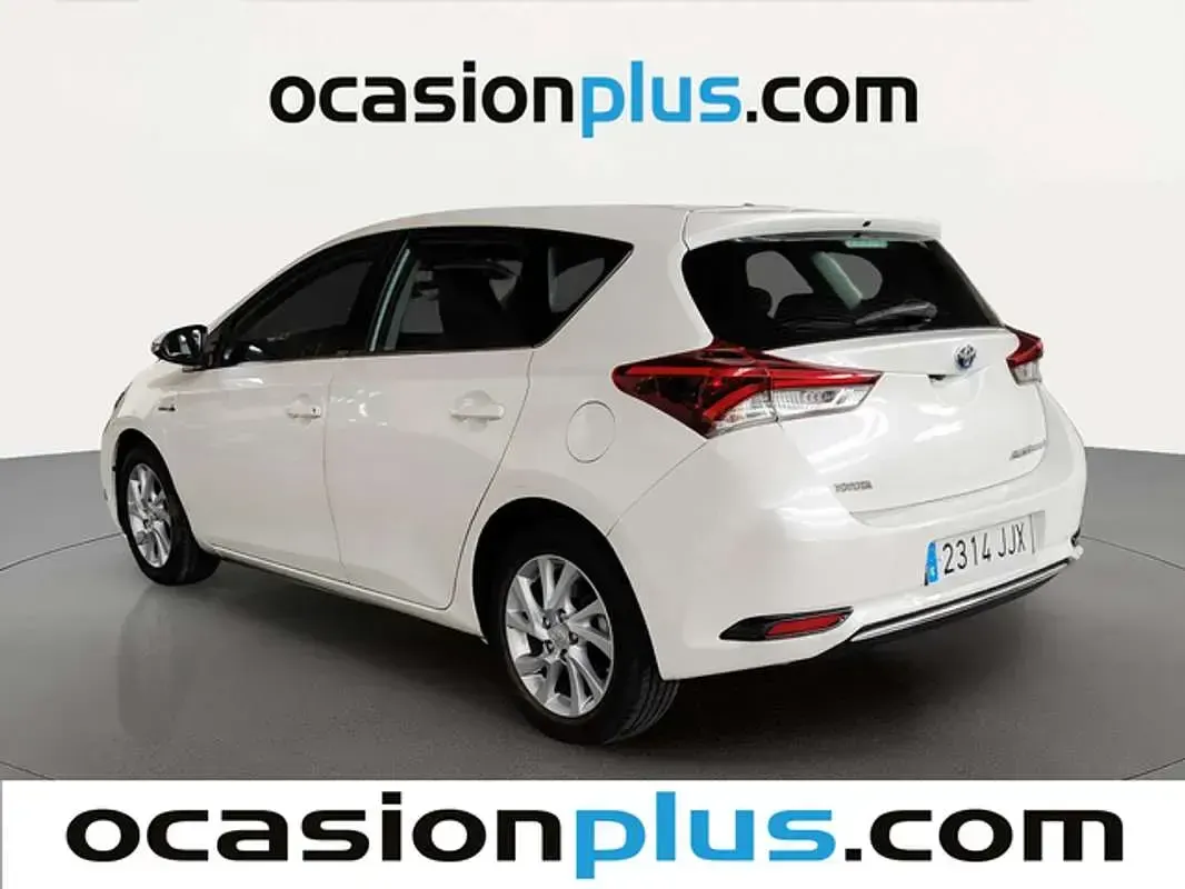 Usado Toyota Auris Hybrid Active 136 CV (100 kW) 2015 Blanco Utilitario