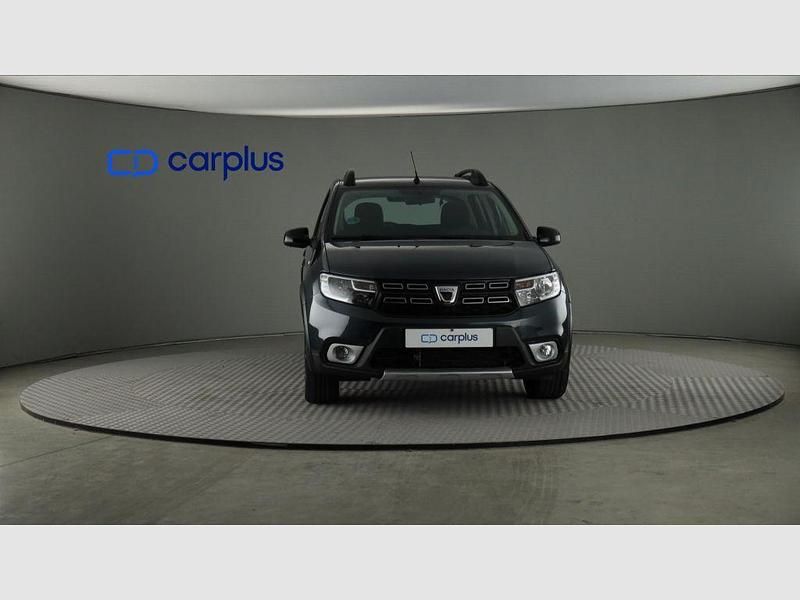 Usado Dacia Sandero 95 CV (69 kW) 2020 Gris highland (metalizado) Utilitario