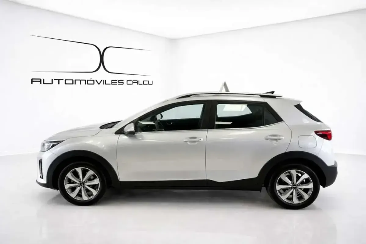 Usado Kia Stonic 101 CV (74 kW) 2024 Plateado SUV