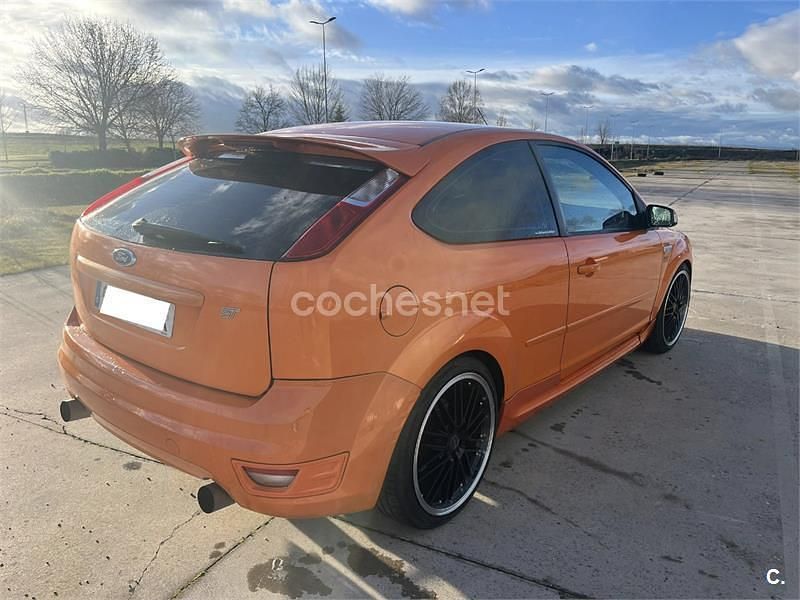 Usado Ford Focus ST 225 CV (165 kW) 2005 Naranja Berlina