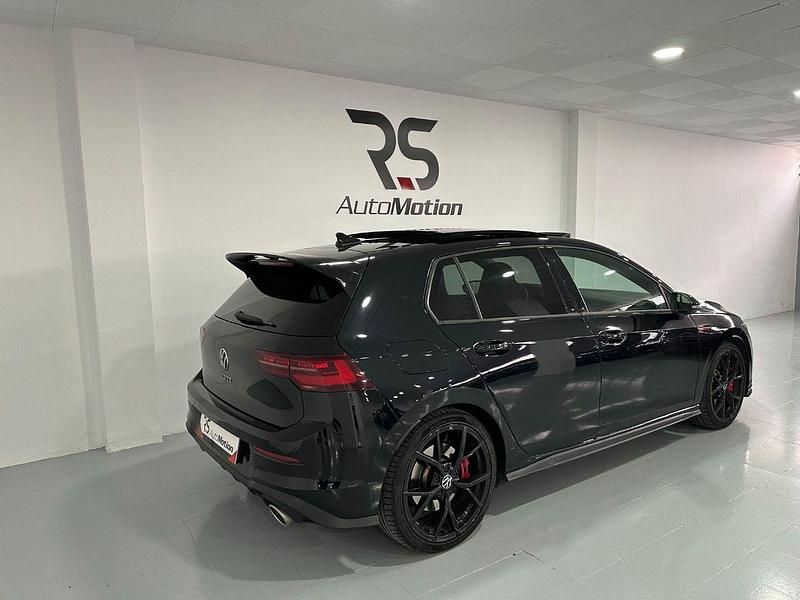 Usado VW Golf VIII GTI Clubsport 301 CV (221 kW) 2022 Negro Utilitario